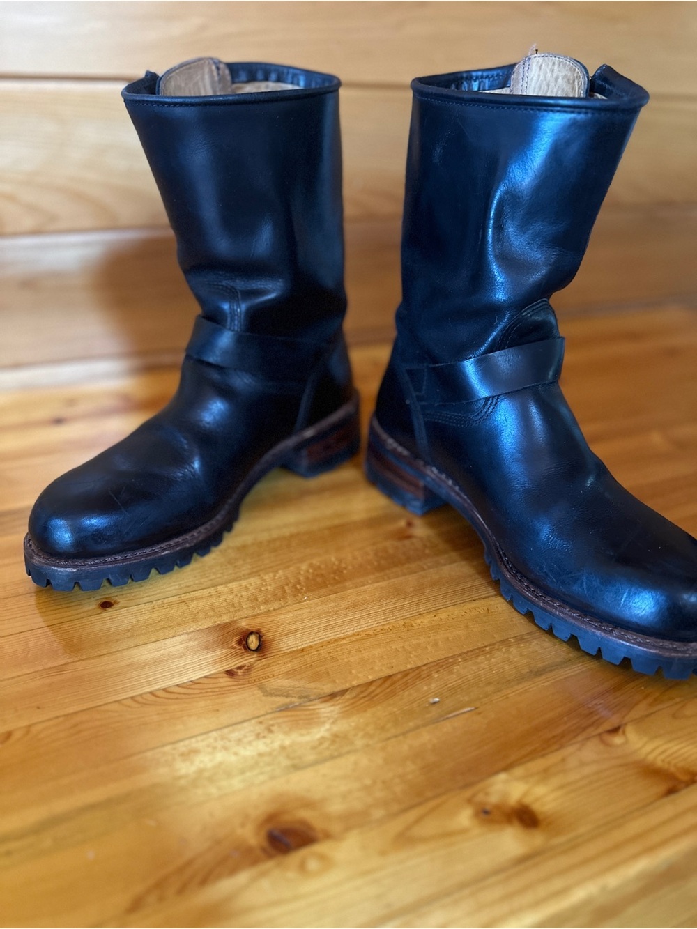 Frye
Vintage Frye Engineer Boots
Black Leather Moto Boot,Mens 7M /Women’s 8.5/9 - Picture 6 of 10